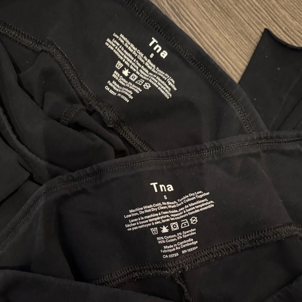 TNA Black Leggings - Picture 2 of 2